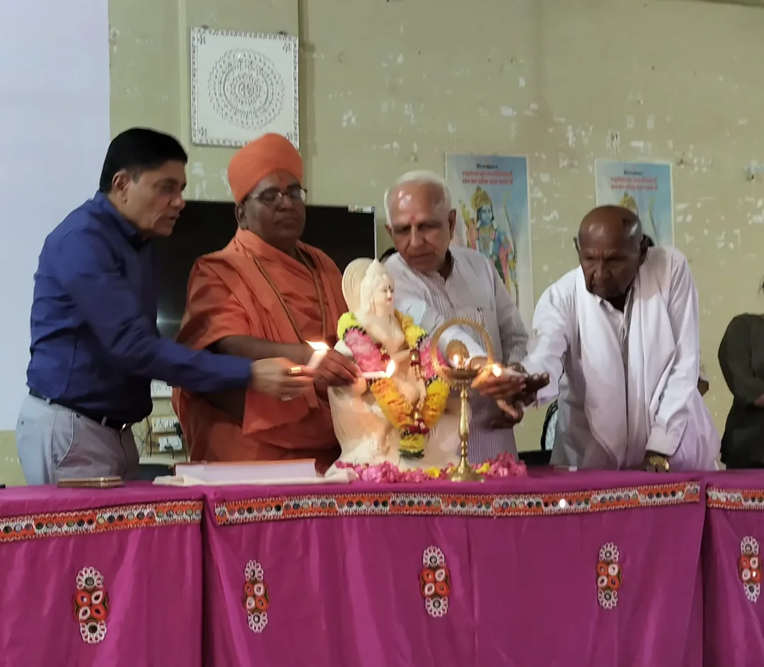 શ્રી આહીર કન્યા વિદ્યા મંદિર ભુજોડી તથા શ્રી કચ્છ આહીર કર્મચારી મંડળ દ્વારા આહીર સમાજની બહેનો માટે પોલીસ અને ફોરેસ્ટની ભરતીની તૈયારીઓ માટેના વિશેષ વર્ગનું શુભારંભ કરવામાં આવ્યું.